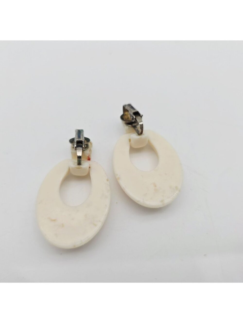 Vintage 1970s Cream Clip-On Lucite Earrings Oval Hoops Retro Jewelry UV Reactive - Picture 6 of 7